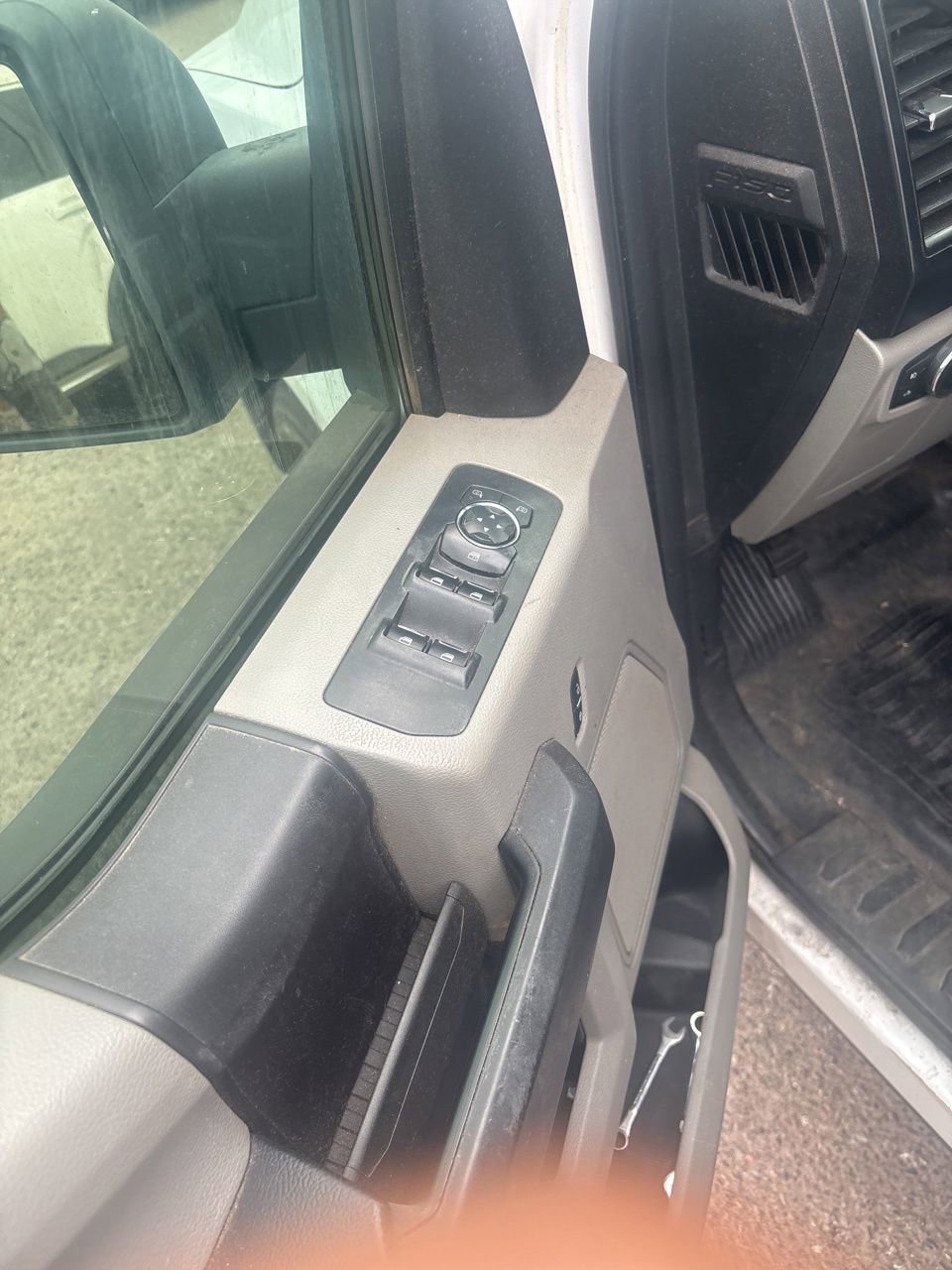 Used 2015 Ford F150 XL w/ Equipment Group 101A Mid RWD image 13