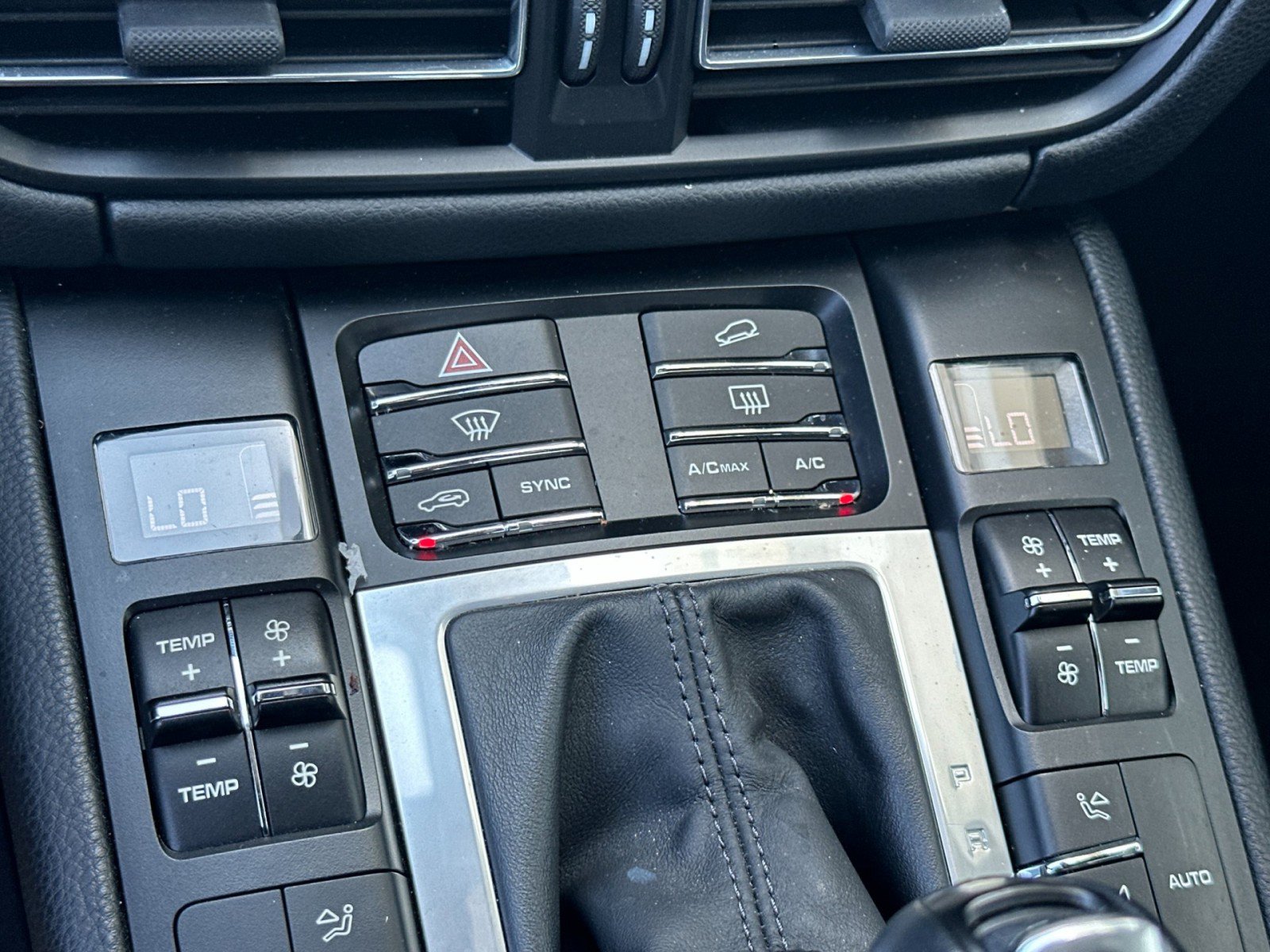 Certified 2021 Porsche Macan AWD/4WD image 21
