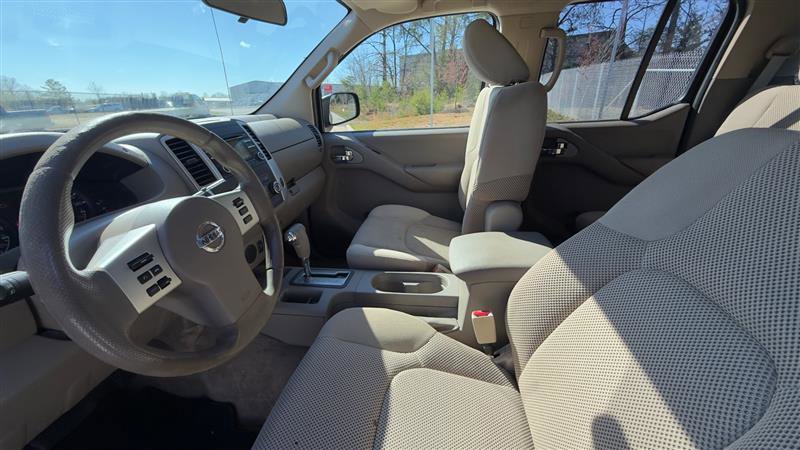 Used 2013 Nissan Frontier SV image 13