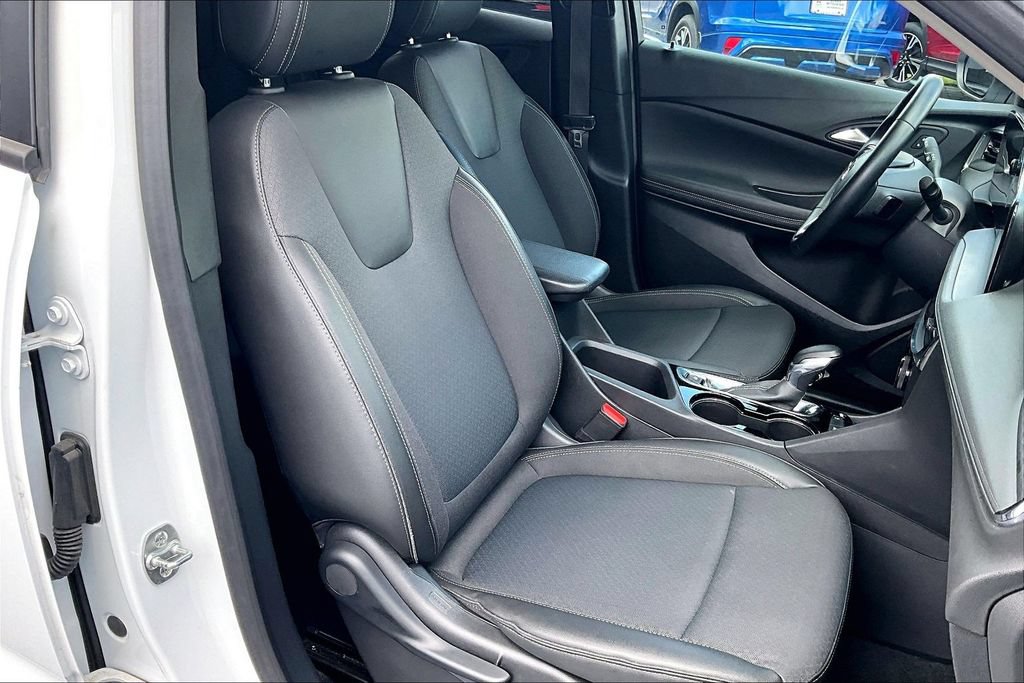 Used 2025 Buick Encore GX Preferred FWD image 30