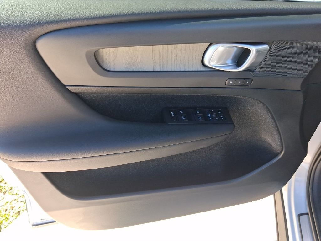 Used 2020 Volvo XC40 T5 Inscription image 14