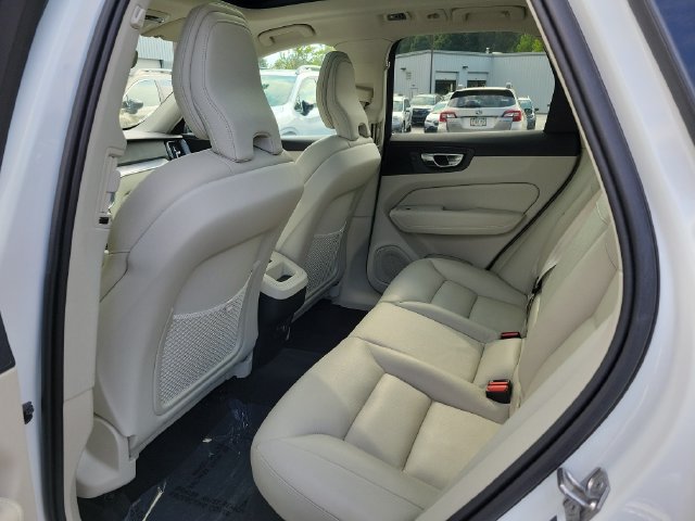 Used 2020 Volvo XC60 T5 Momentum AWD/4WD image 14