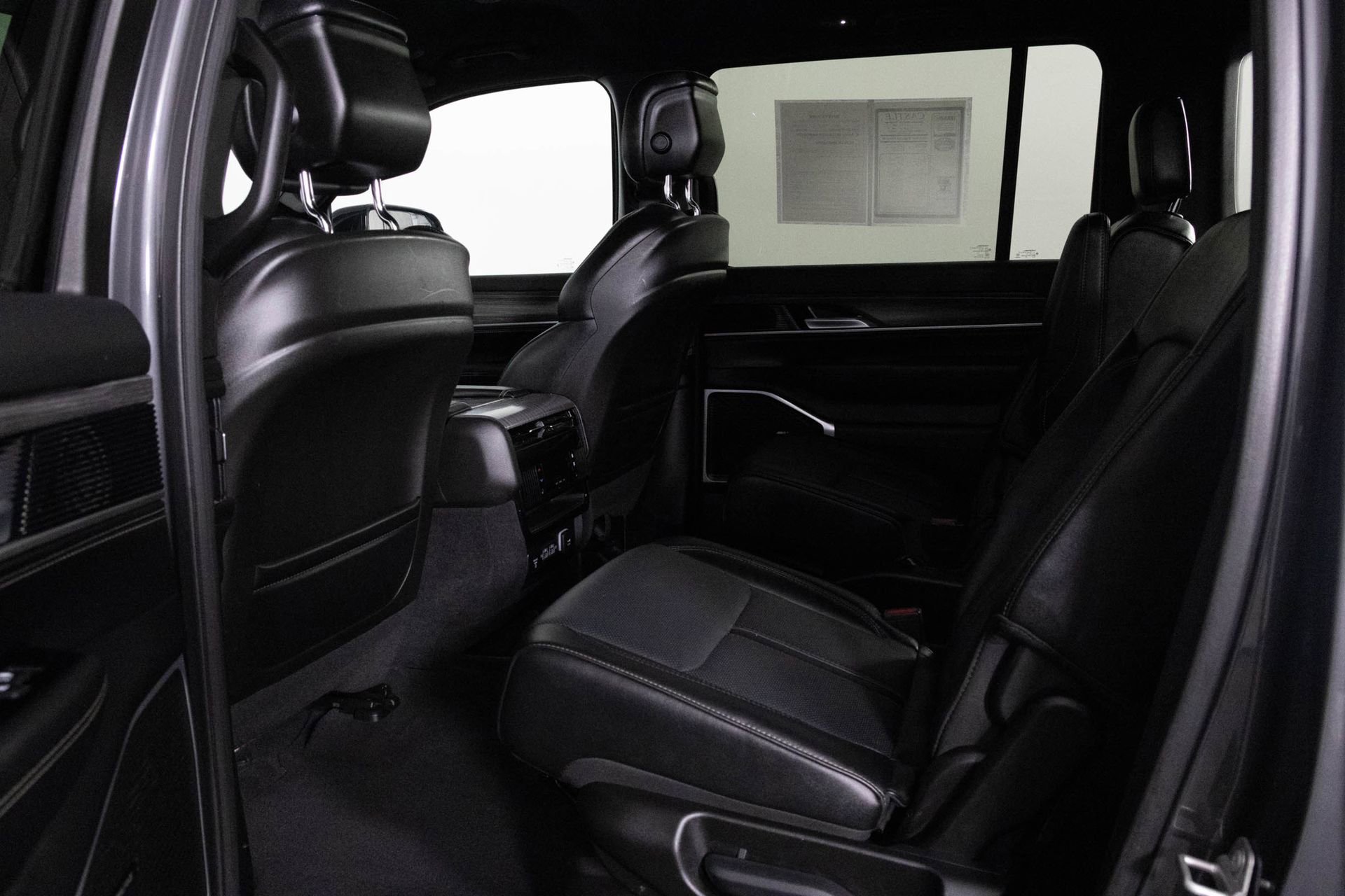 Used 2024 Jeep Wagoneer Series III image 32