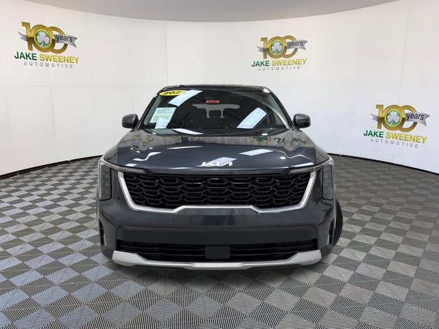 Certified 2024 Kia Sorento LX FWD image 3