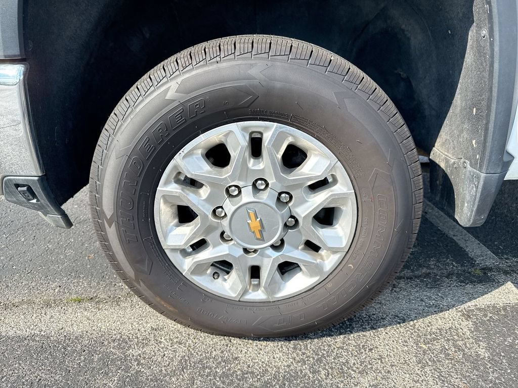 Used 2024 Chevrolet Silverado 2500 LT AWD/4WD image 10
