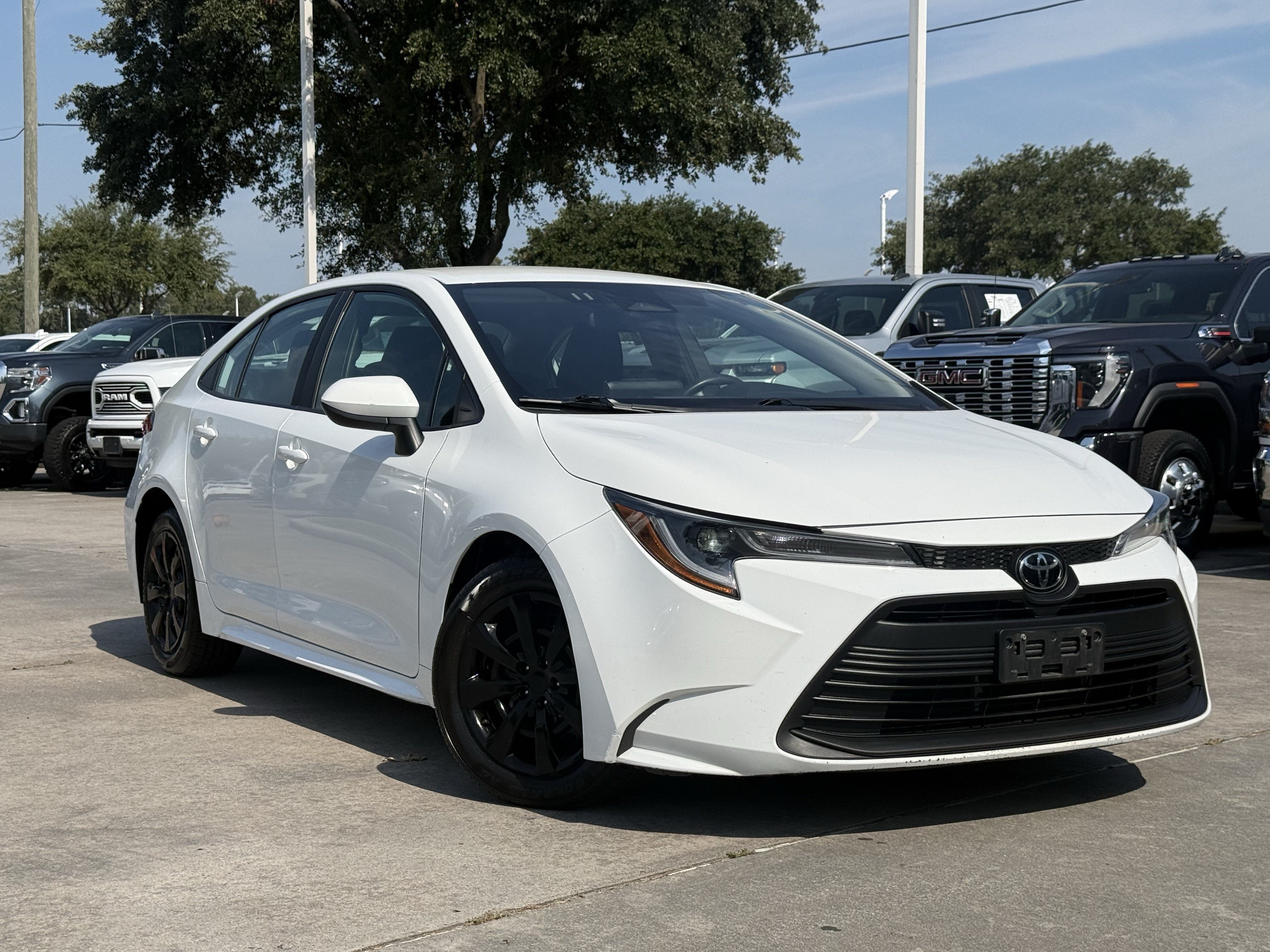 Used 2024 Toyota Corolla LE FWD image 2