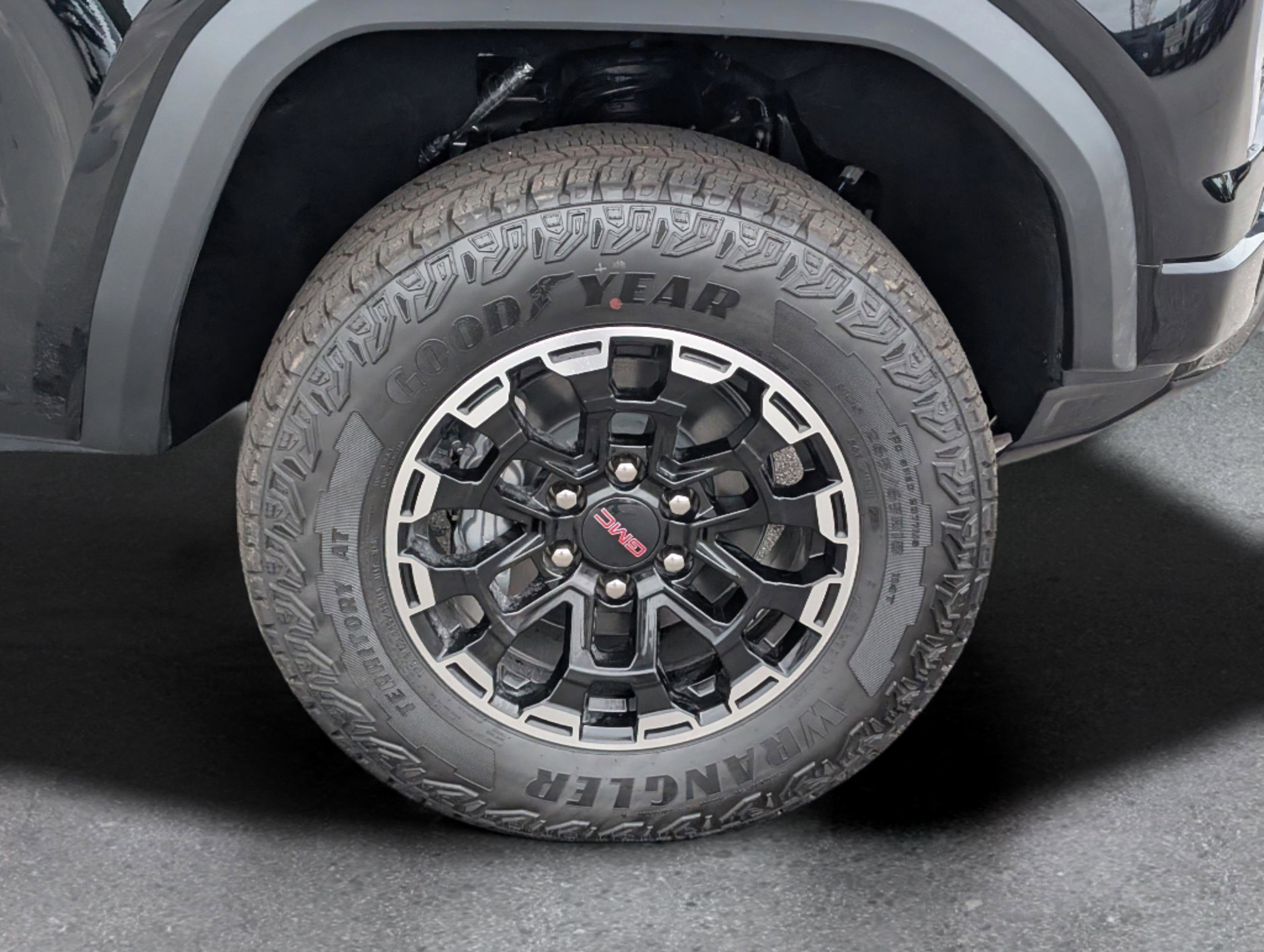 New 2026 GMC Canyon AT4 w/ Off-Road Front Bumper Package image 6