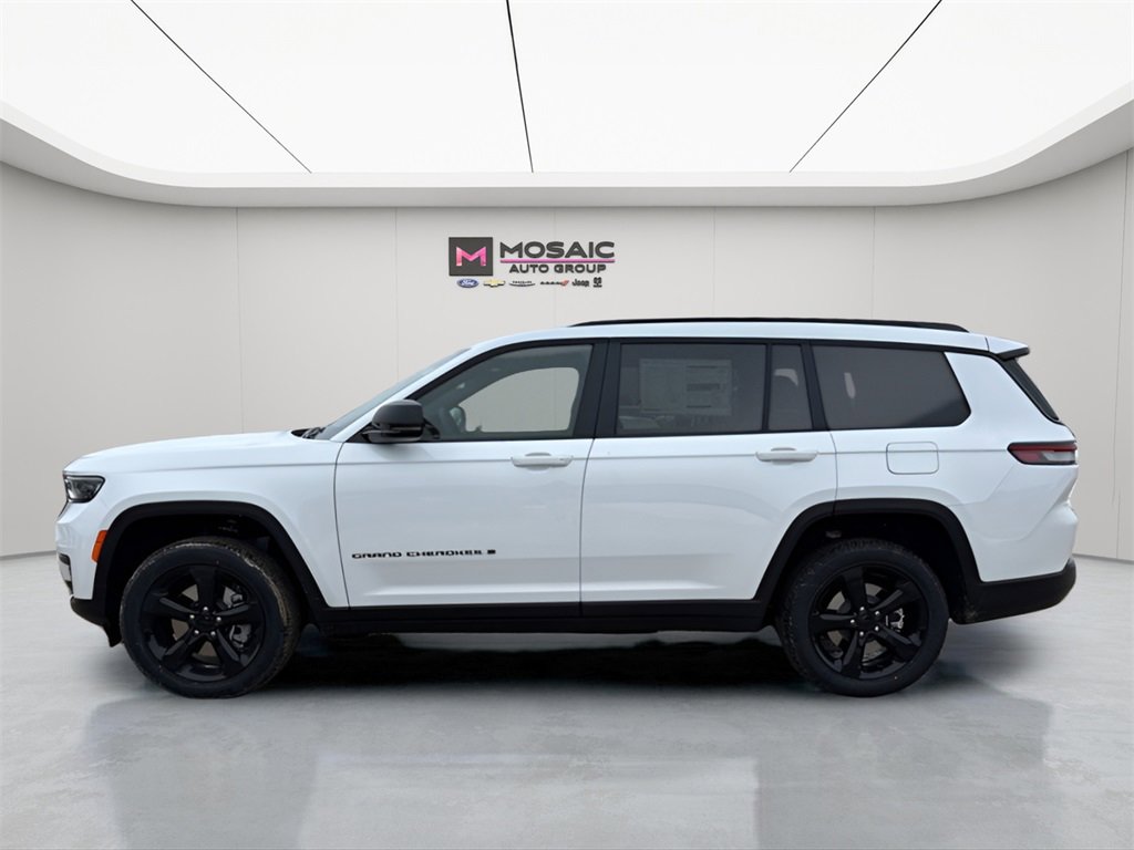 New 2025 Jeep Grand Cherokee L Altitude image 4
