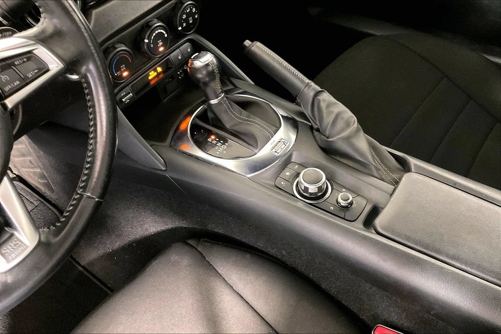 Used 2020 MAZDA MX-5 Miata RF Club RWD image 17