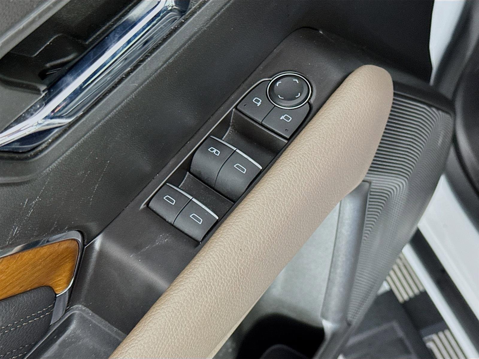 Used 2024 GMC Canyon Denali image 21