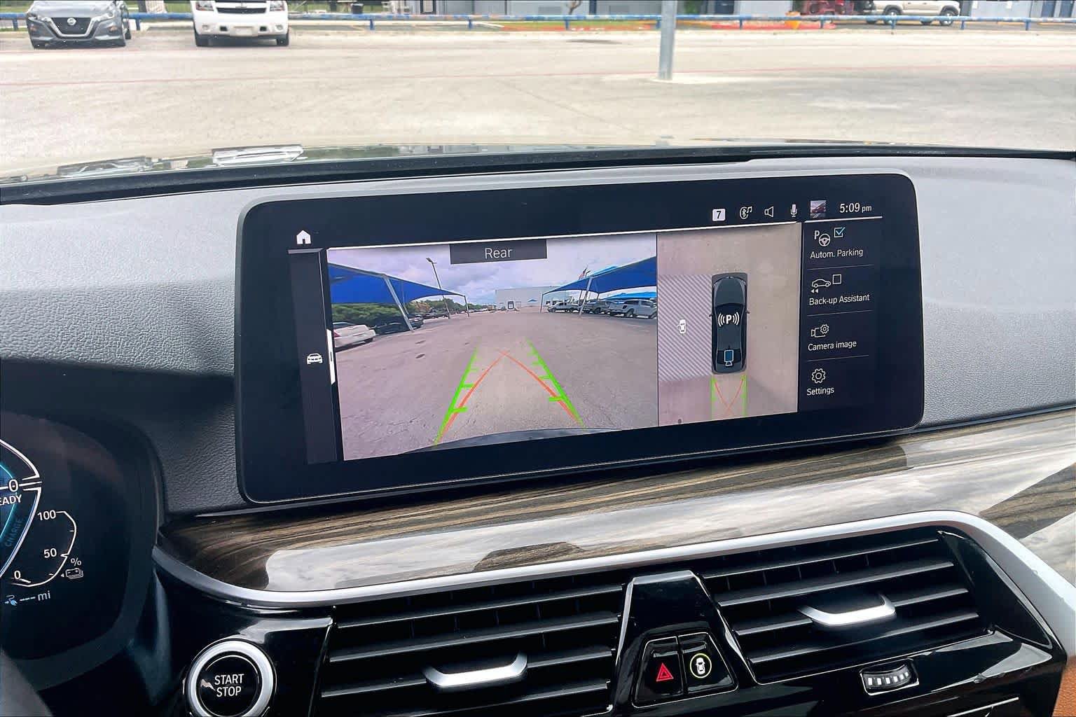 Used 2021 BMW 530e w/ Parking Assistance Package image 27