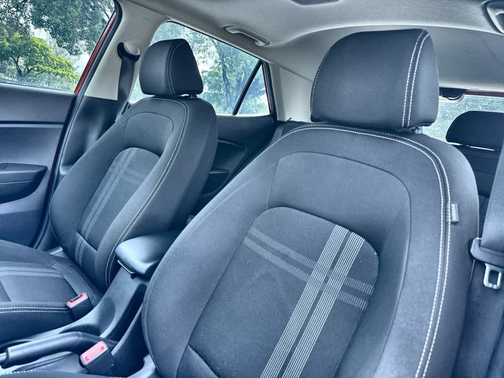 Used 2022 Hyundai Venue SEL FWD image 14
