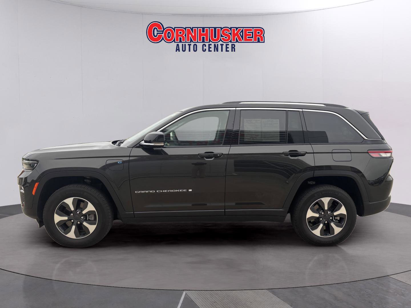 Used 2023 Jeep Grand Cherokee 4WD 4xe image 4