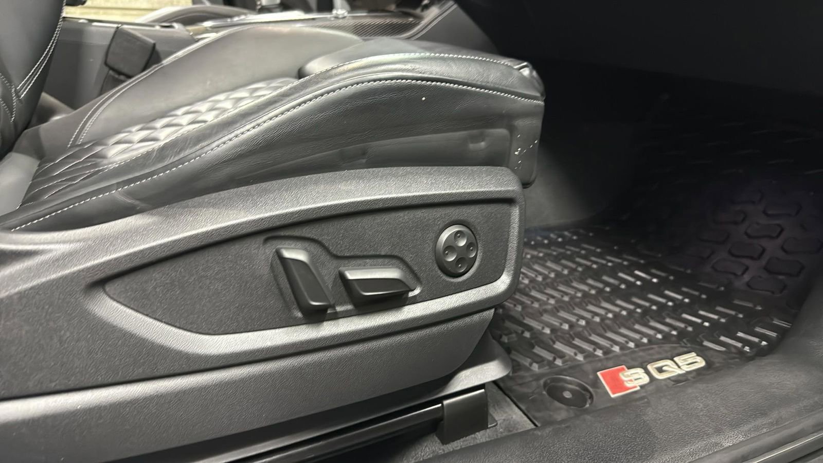 Used 2023 Audi SQ5 Prestige image 25