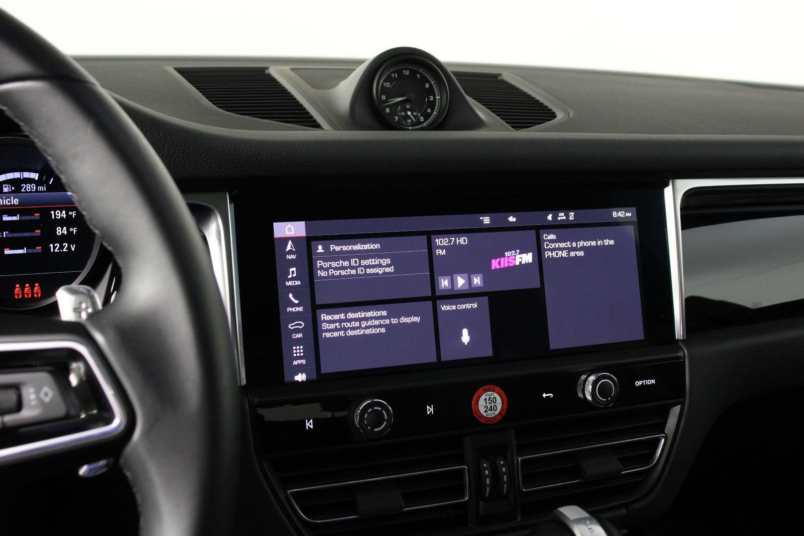 Certified 2025 Porsche Macan image 13