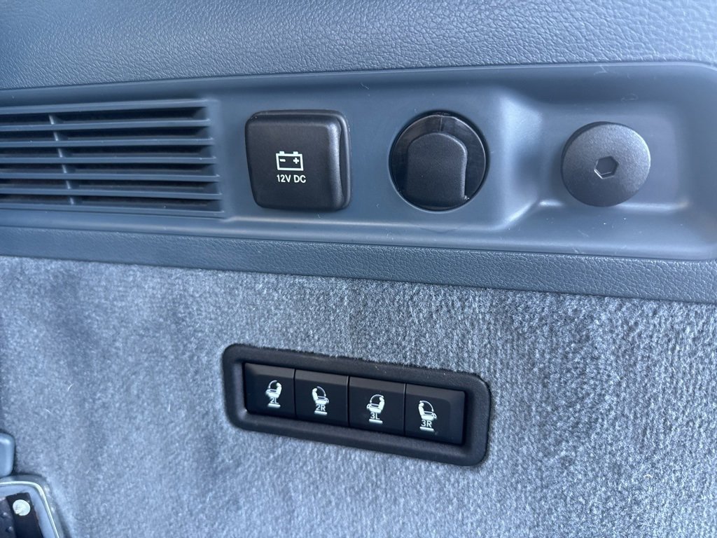 Used 2024 Jeep Grand Wagoneer Series III w/ HD Trailer Tow Package image 13