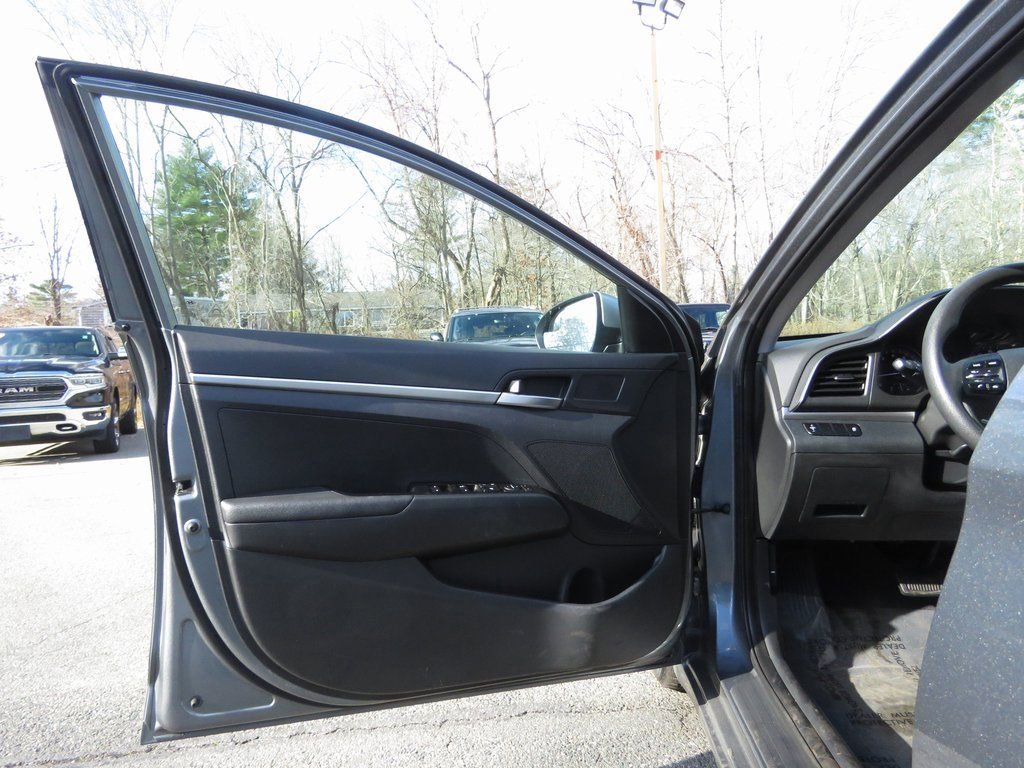 Used 2019 Hyundai Elantra SE w/ Cargo Package image 10