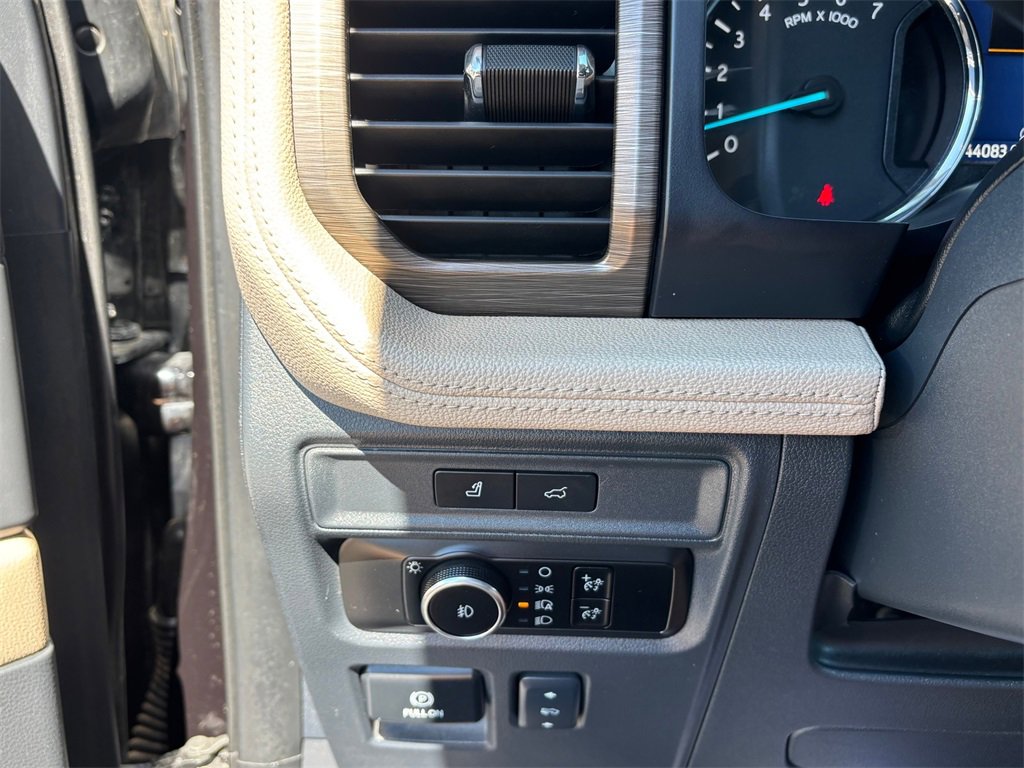 Used 2024 Ford Expedition Limited image 24