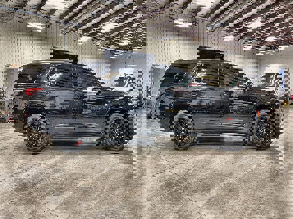 Used 2023 Chevrolet Traverse Premier w/ Redline Edition image 9