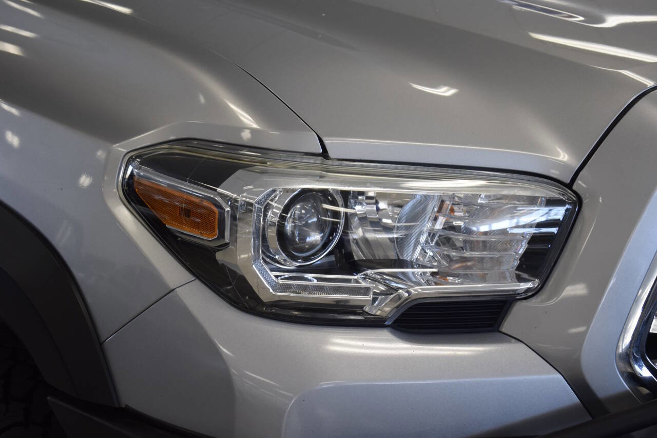 Used 2017 Toyota Tacoma TRD Off-Road image 7