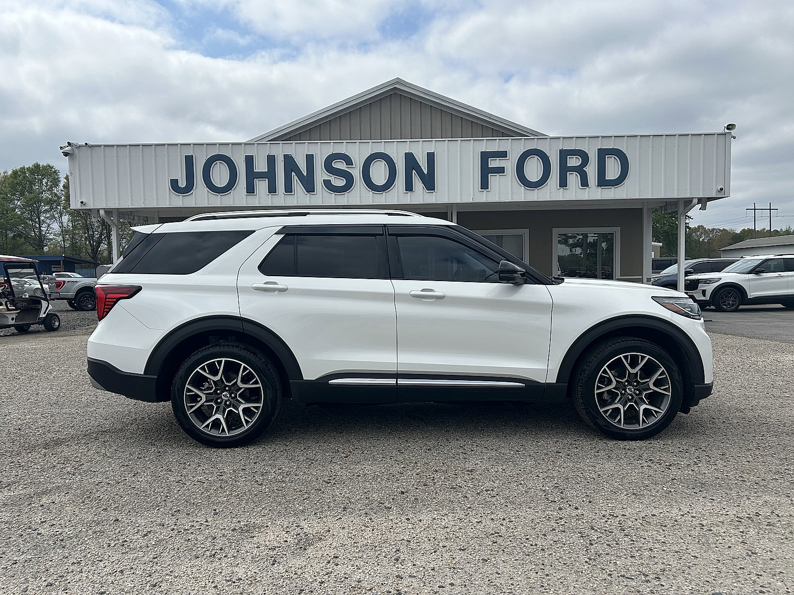 Used 2025 Ford Explorer Platinum w/ Ultimate Package image 3