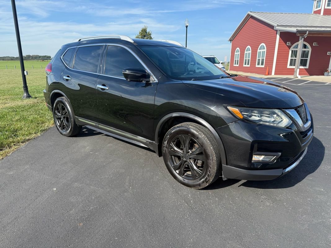 Used 2017 Nissan Rogue SL w/ SL Premium Package image 3