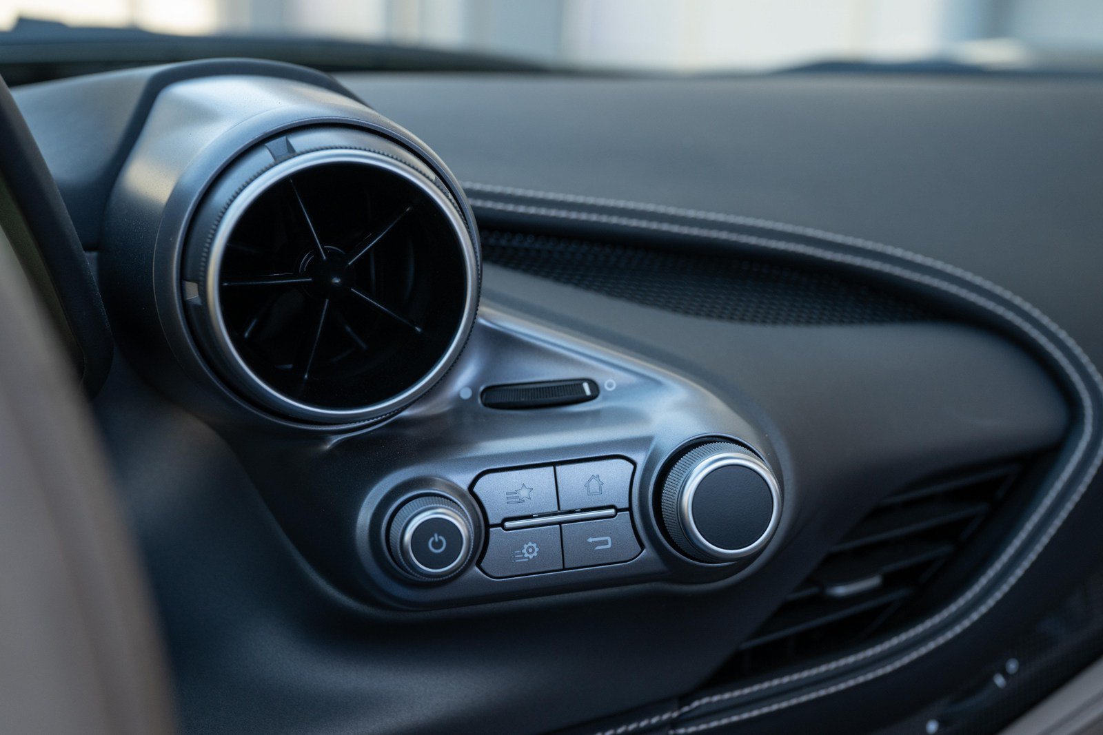 Used 2023 Ferrari F8 Tributo RWD image 45