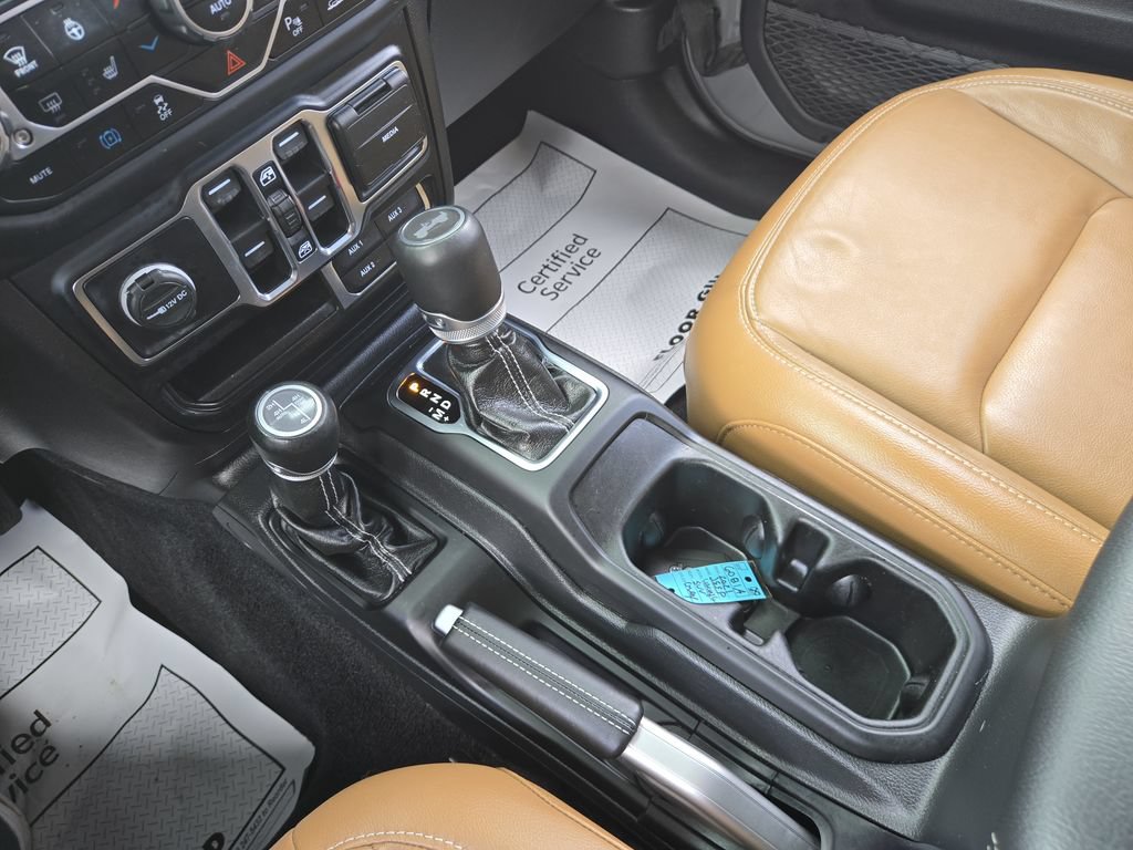 Used 2021 Jeep Wrangler Unlimited Sahara w/ Cold Weather Group AWD/4WD image 25