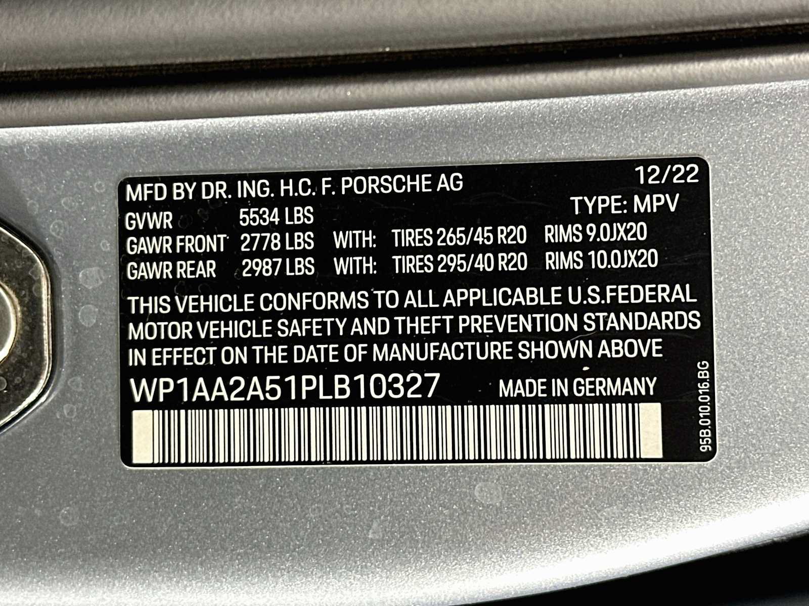 Certified 2023 Porsche Macan AWD/4WD image 33