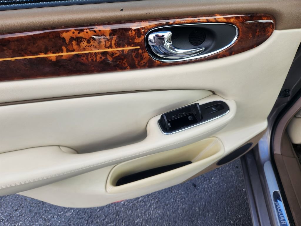 Used 2008 Jaguar XJ8 L image 36