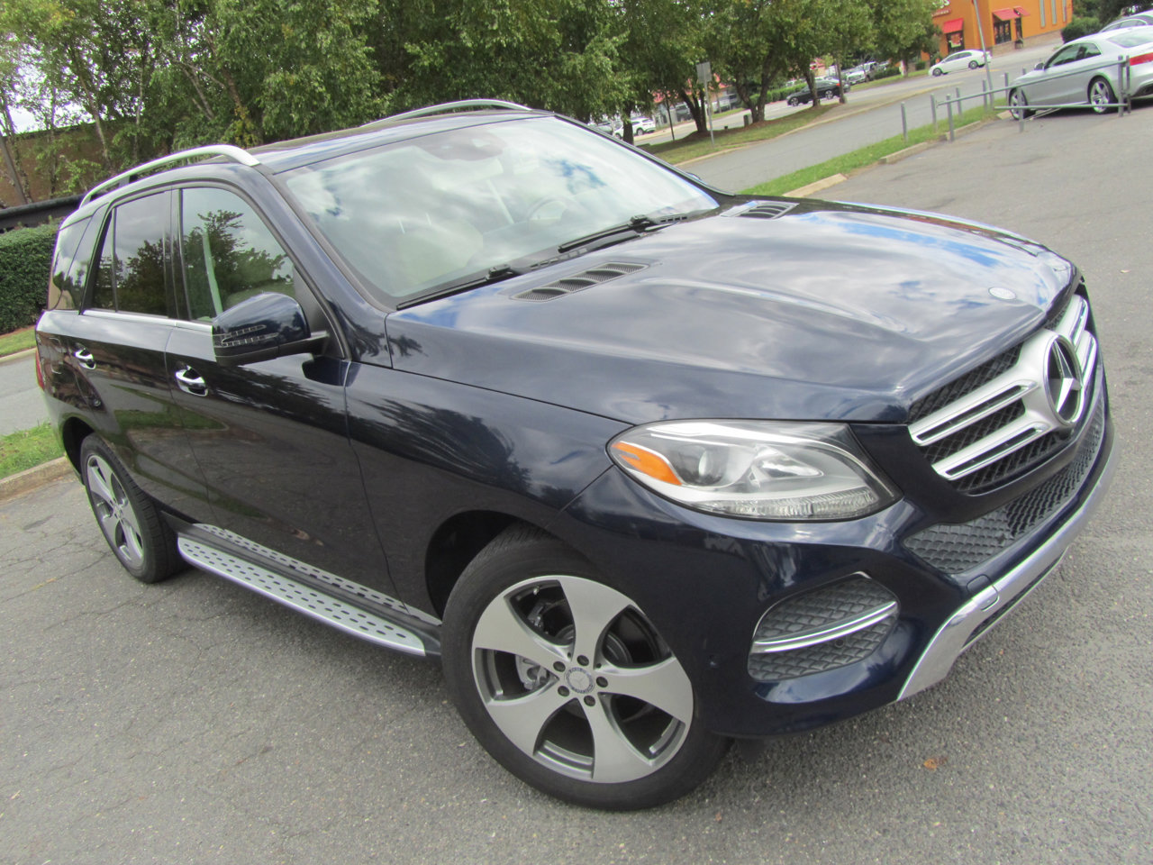 Used 2016 Mercedes-Benz GLE 350 w/ Premium Package image 3