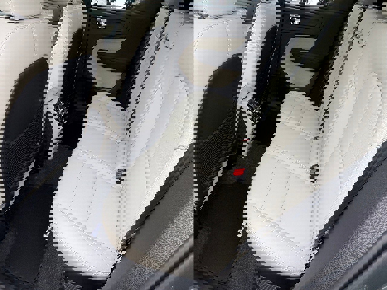 New 2026 Volvo XC40 B5 Plus w/ Protection Package Premier image 21