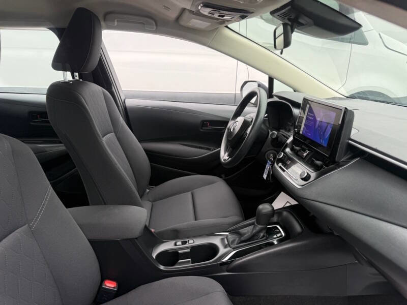 Used 2025 Toyota Corolla LE image 8