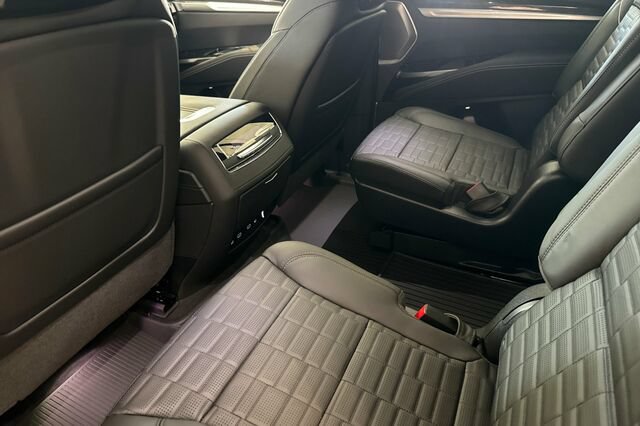 New 2027 Cadillac Escalade V w/ LPO, ONYX Package AWD/4WD image 11