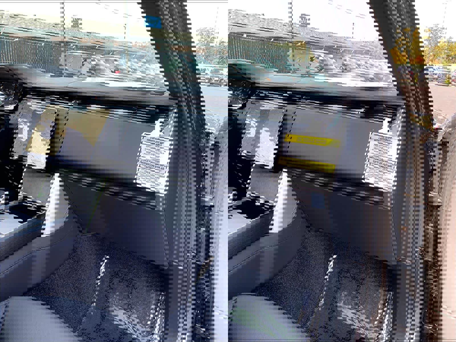 New 2025 Land Rover Range Rover SE image 28