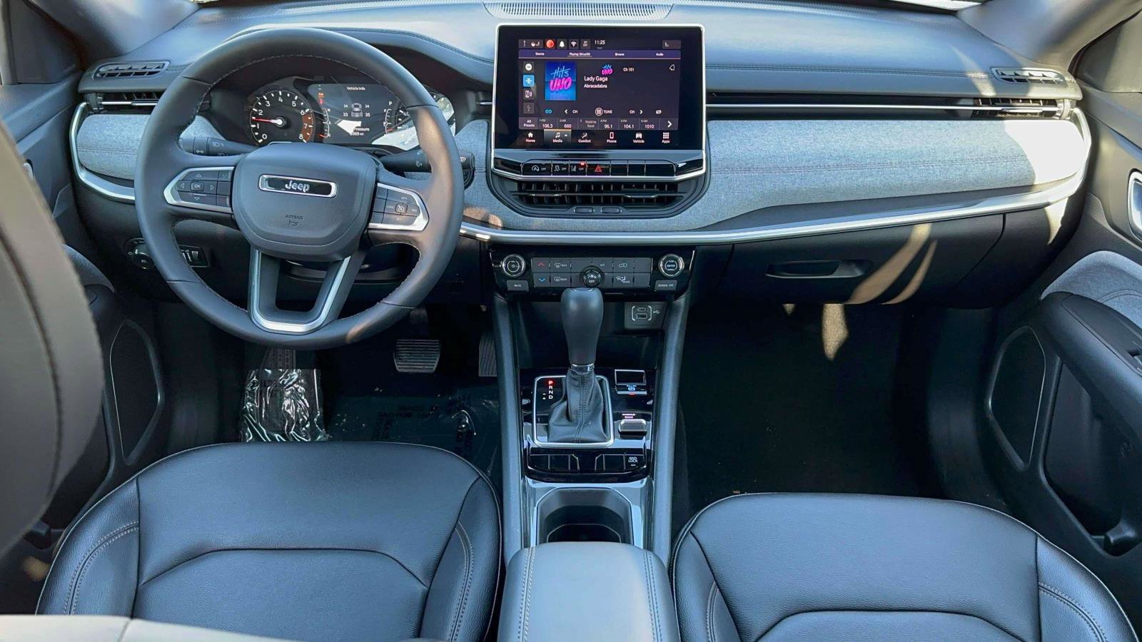 Used 2024 Jeep Compass Latitude image 11