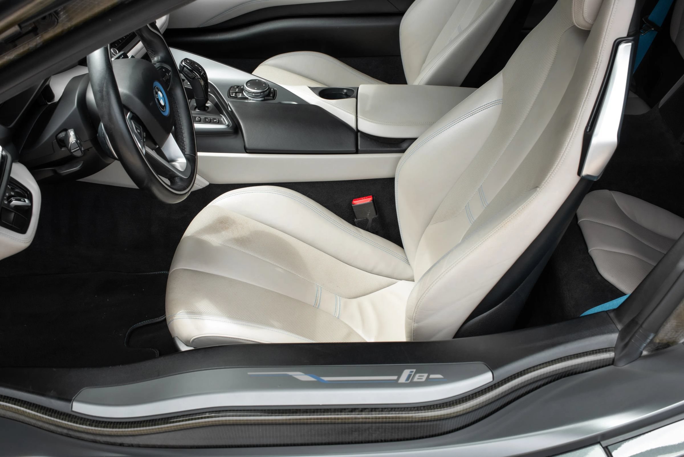 Used 2015 BMW i8 AWD/4WD image 11
