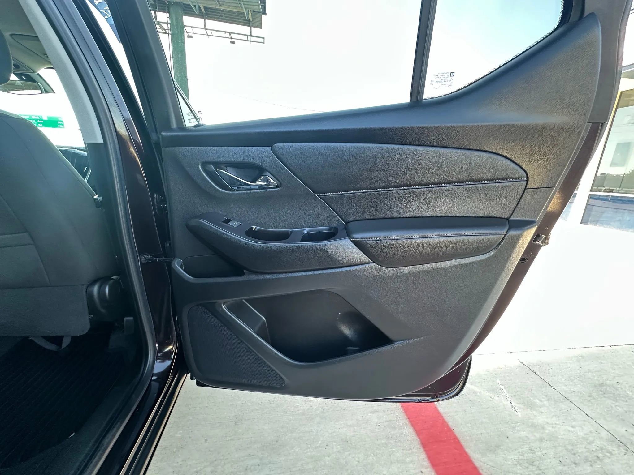 Used 2020 Chevrolet Traverse LT FWD image 38