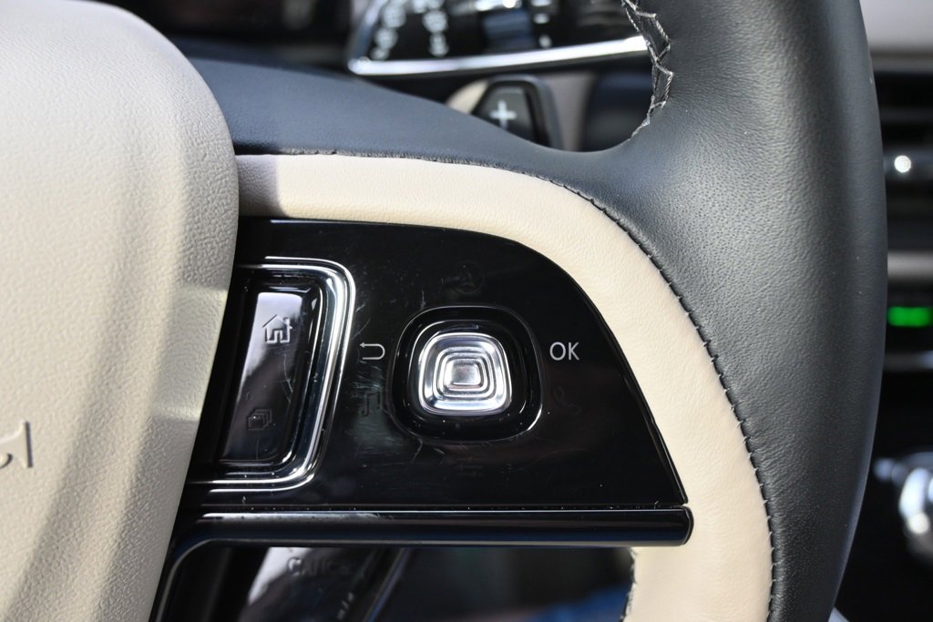 New 2025 Lincoln Corsair Reserve w/ Towing Package image 32