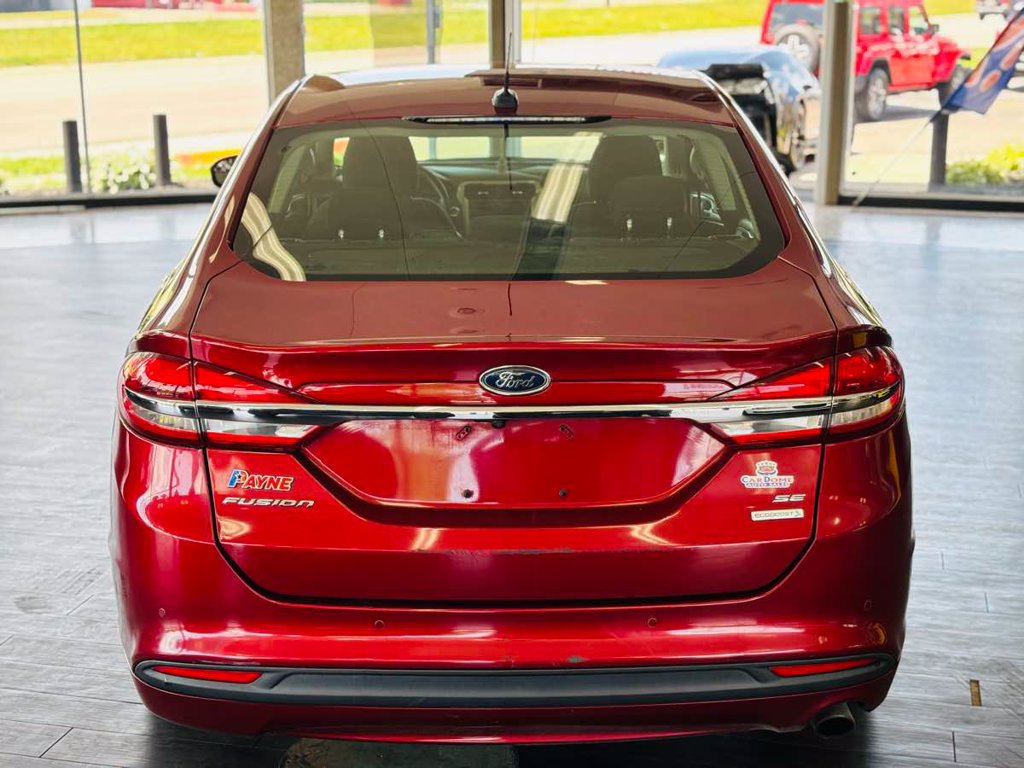 Used 2018 Ford Fusion SE w/ Fusion SE Technology Package FWD image 10