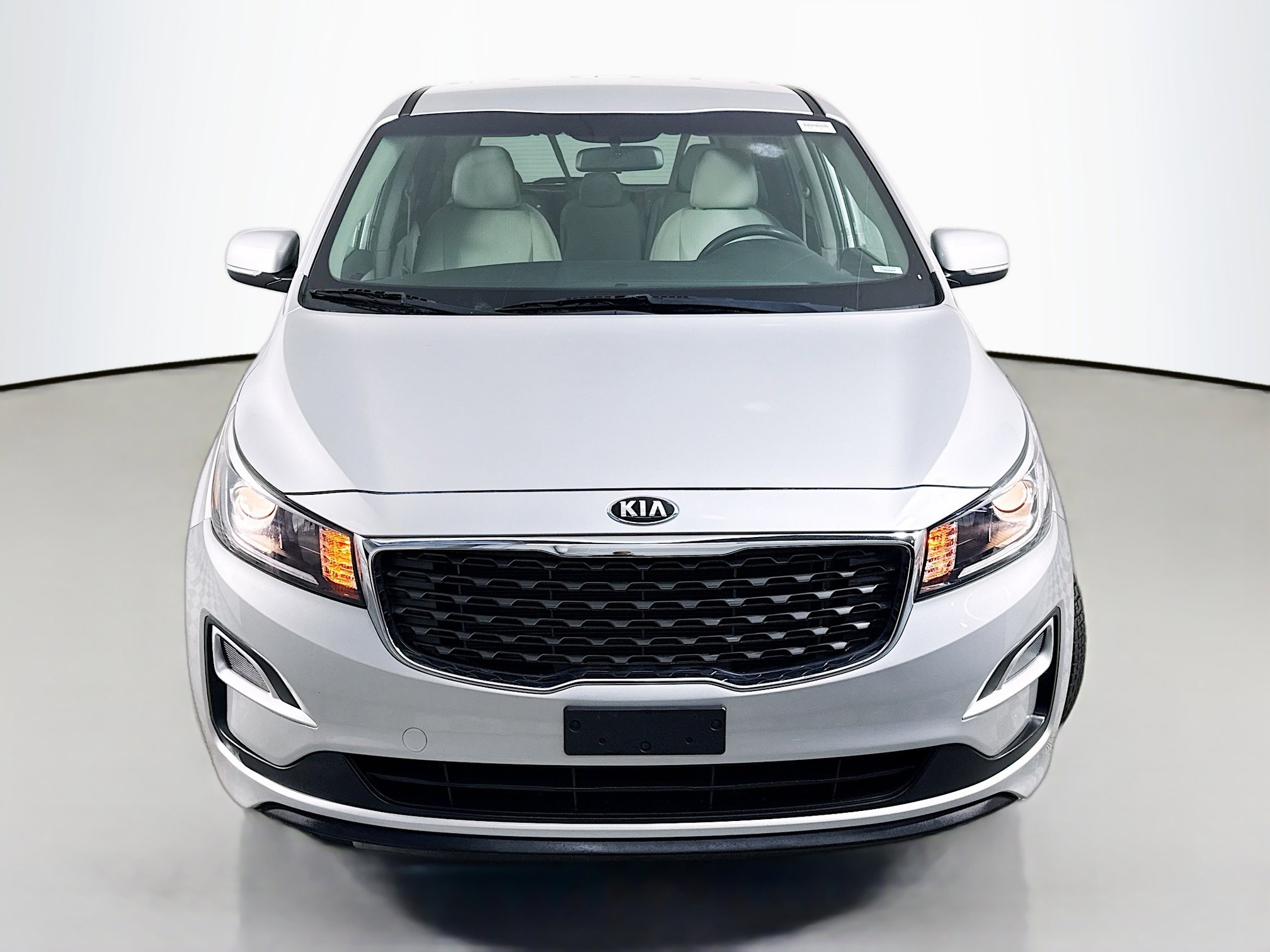 Used 2019 Kia Sedona LX image 2