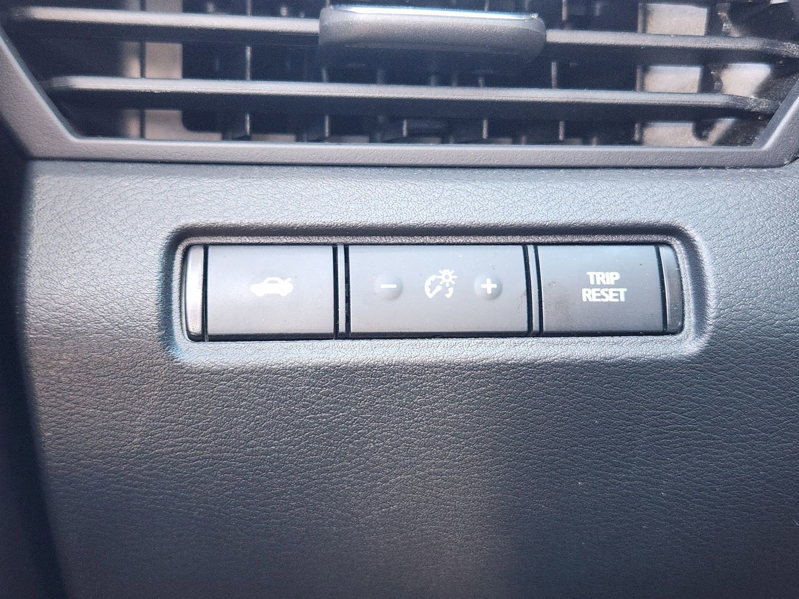 Used 2025 Nissan Altima 2.5 SR image 25