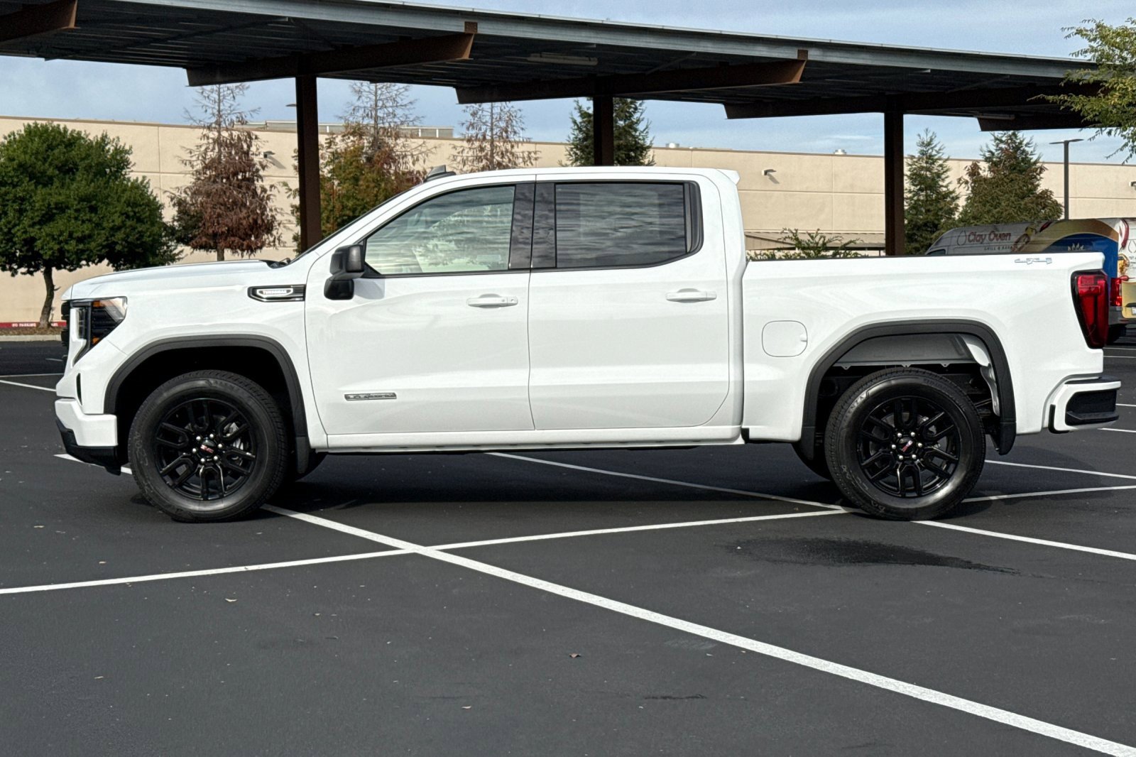 New 2026 GMC Sierra 1500 Elevation image 8