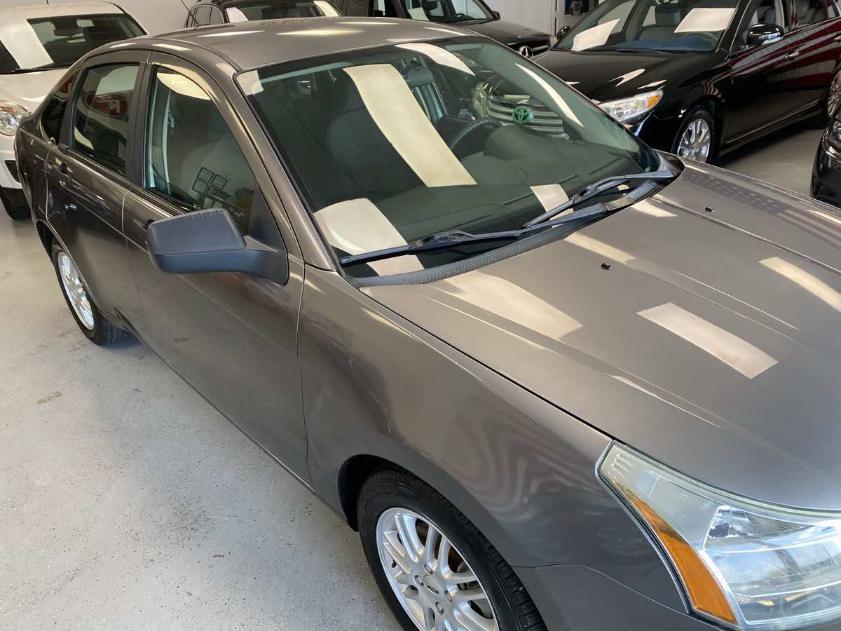 Used 2009 Ford Focus SE FWD image 3