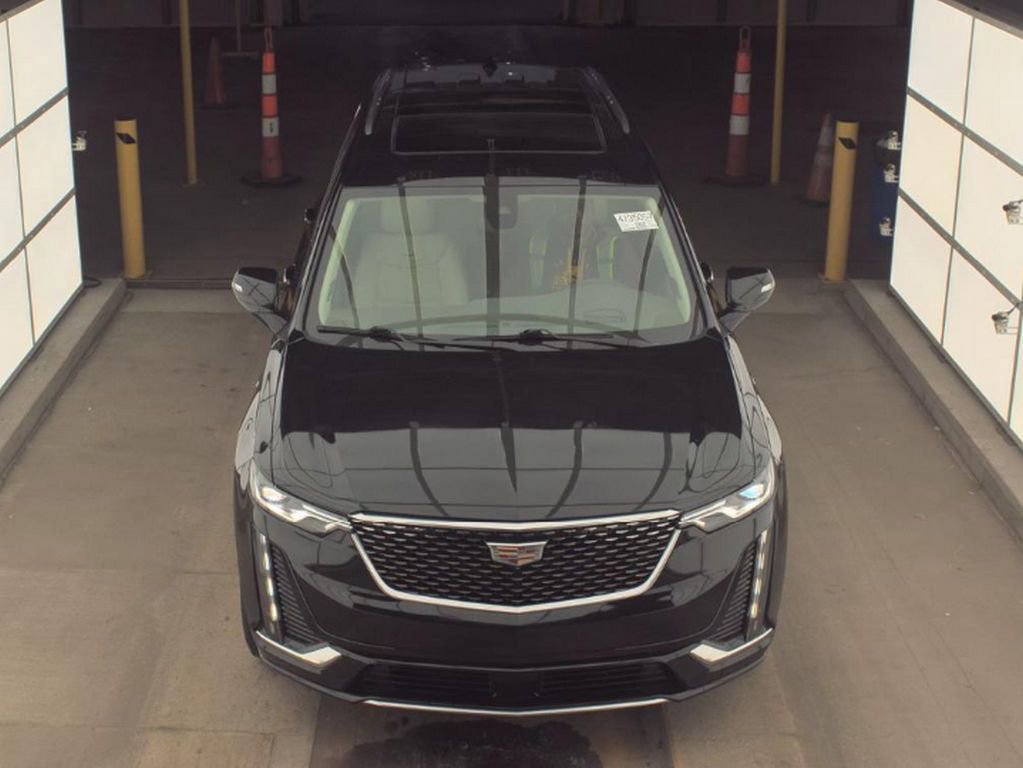 Used 2024 Cadillac XT6 Premium Luxury w/ Technology Package image 3