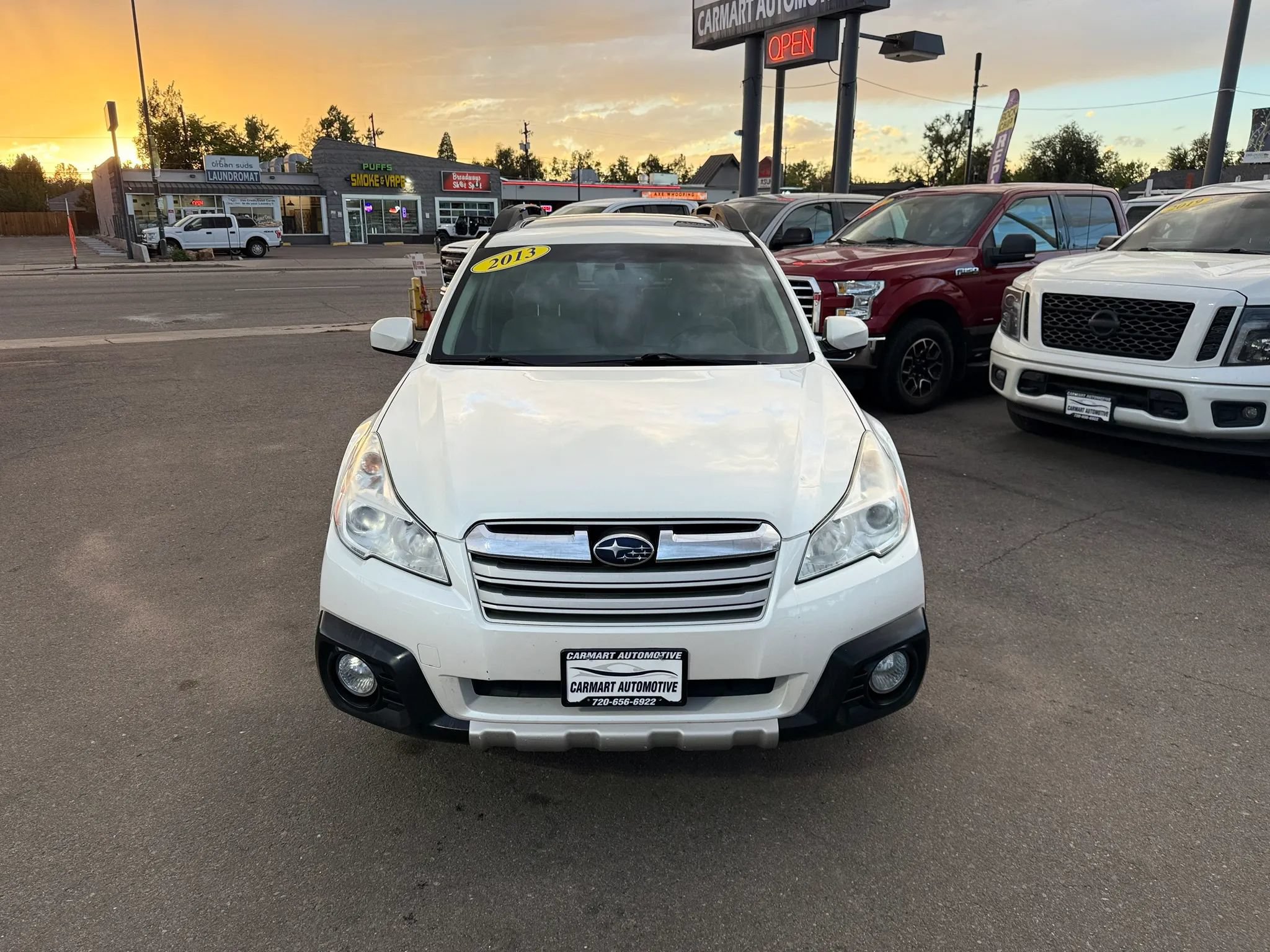 Used 2013 Subaru Outback 3.6R Limited w/ Moonroof Pkg AWD/4WD image 4