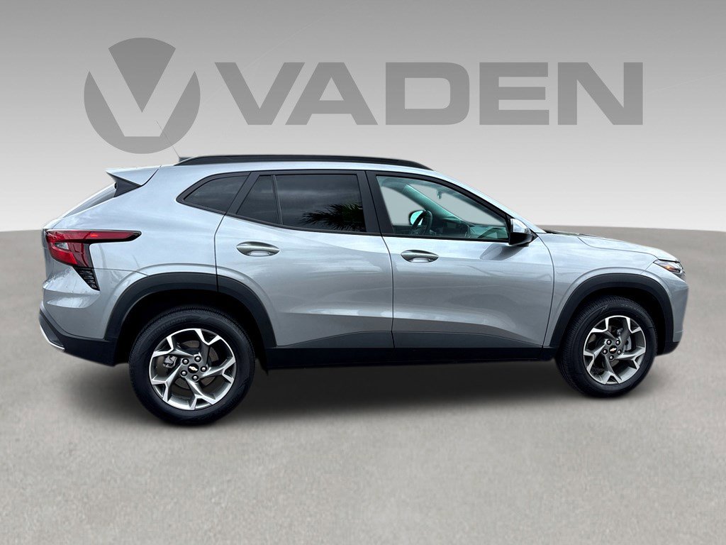 Used 2025 Chevrolet Trax LT FWD image 20