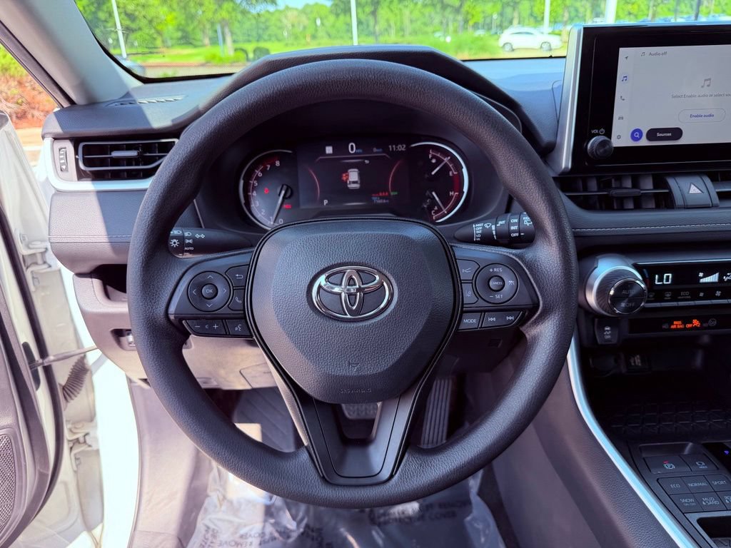 Used 2025 Toyota RAV4 XLE AWD/4WD image 18