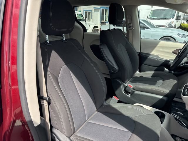 Used 2023 Chrysler Voyager LX FWD image 10