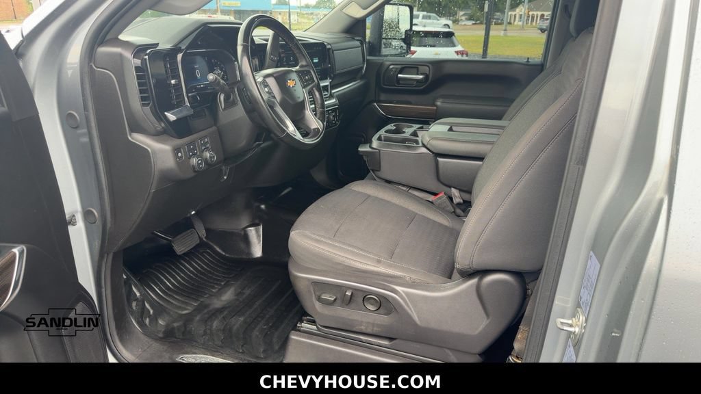 Used 2025 Chevrolet Silverado 2500 LT w/ Convenience Package AWD/4WD image 9